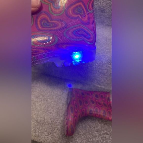 Olive & Edie Drops Light-Up Rain Boot - Kids - Picture 14 of 15